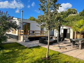 Idyllic holiday home in Ooltgensplaat on the water